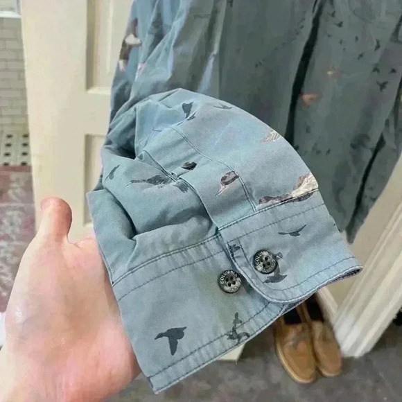 Columbia lightweight blue button-down, long sleeve mens size extra large - Picture 2 of 8